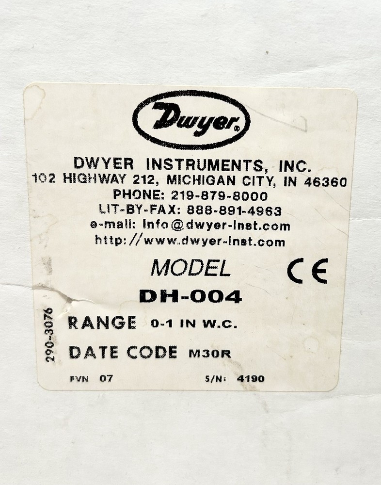 DWYER DIGIHELIC DH-004 Differential Pressure Controller