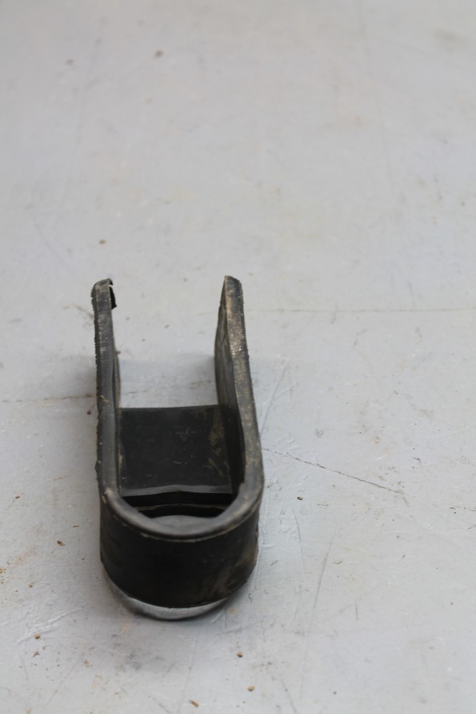 1982 SUZUKI GS300L CHAIN GUIDE