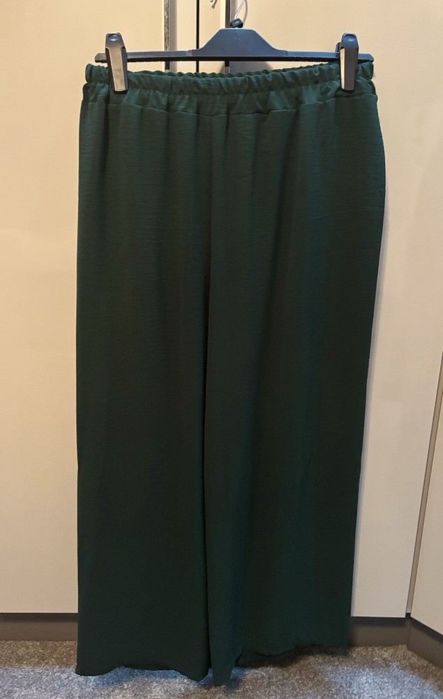 Pleated emerald two-piece outfit