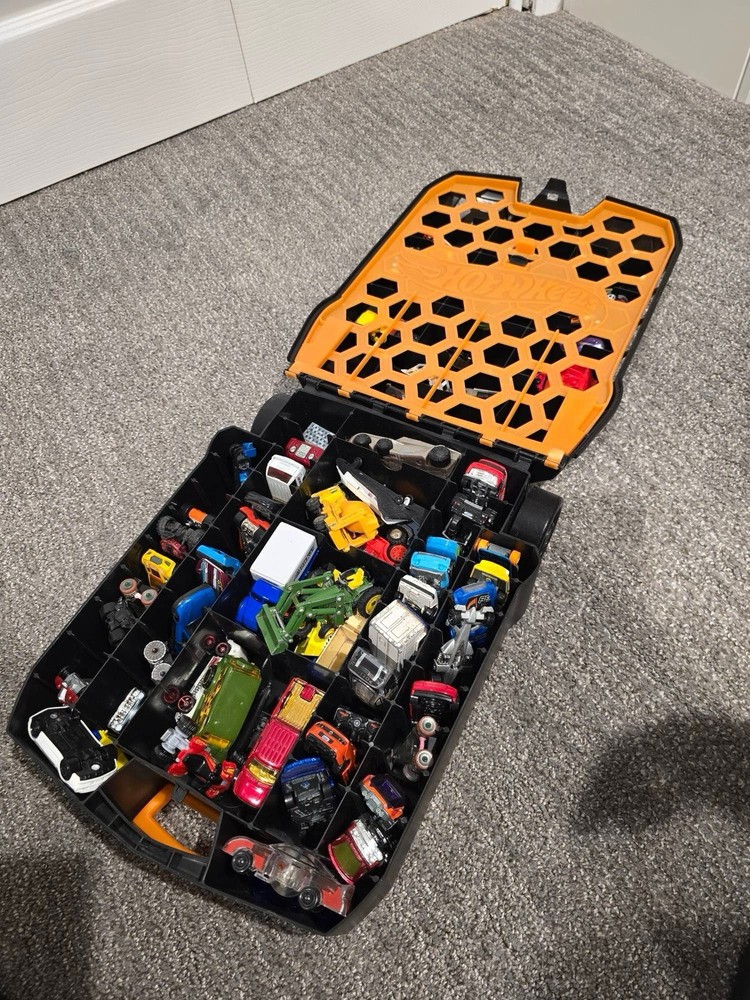 Hot Wheels Cars + Case