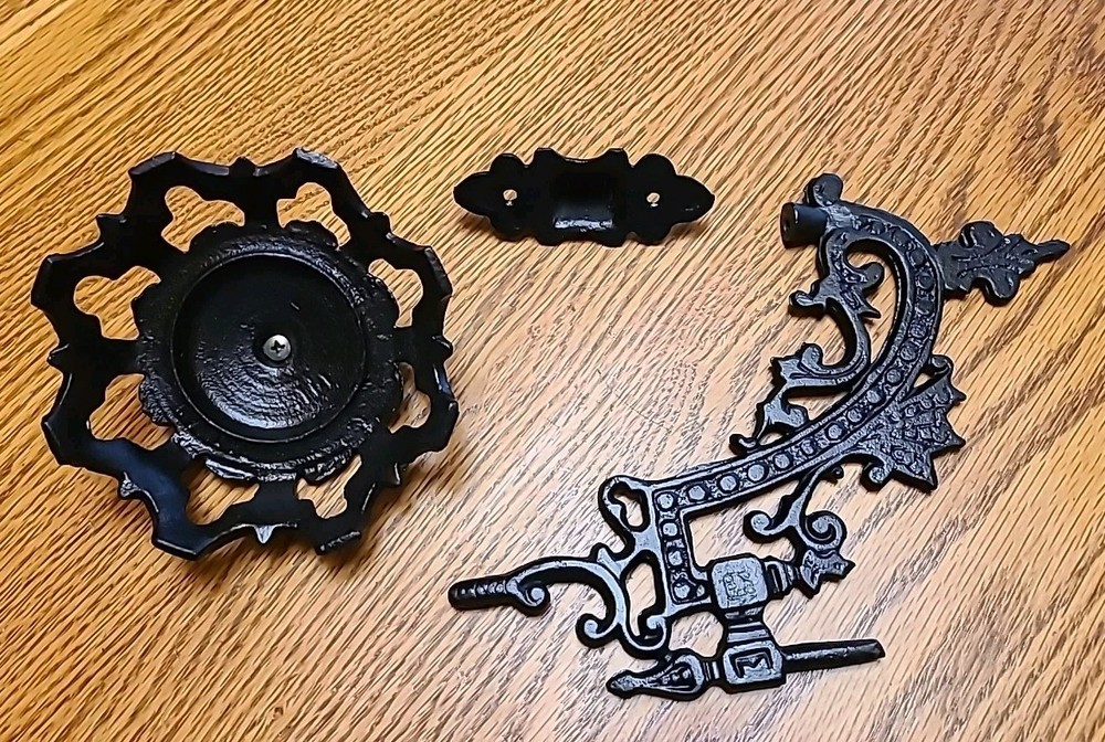 VTG Cast black lamp holder with wall bracket
