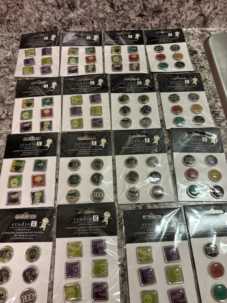 Studio G - 6 Epoxy Halloween Brads