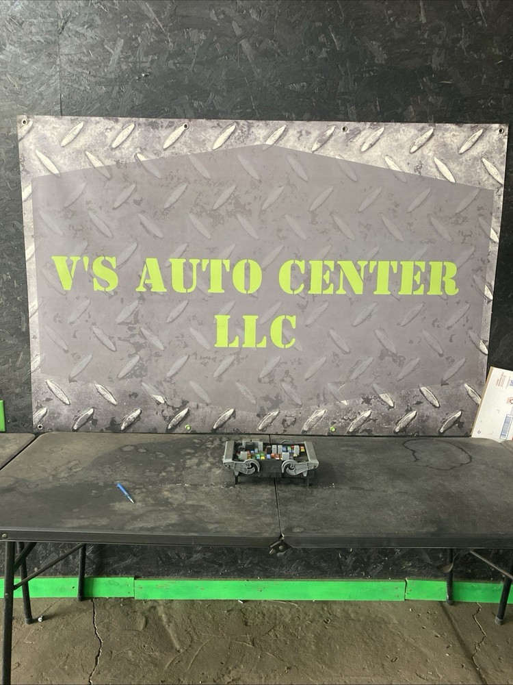2009 Chevrolet Silverado 1500 Engine Fuse Box OEM
