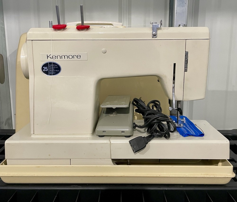 *Vintage Kenmore 1560 Sewing Machine w Foot Control, Case - WORKING