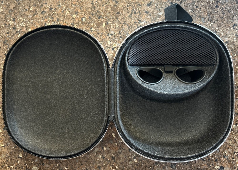 Meta Quest Compact Carrying Case Works with Meta Quest 3/3S