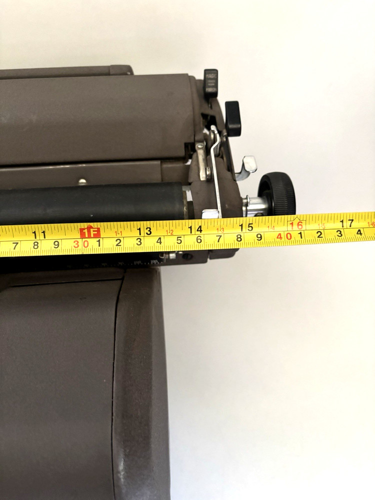 Royal HHE Typewriter Desktop W/ Standard Elite Font