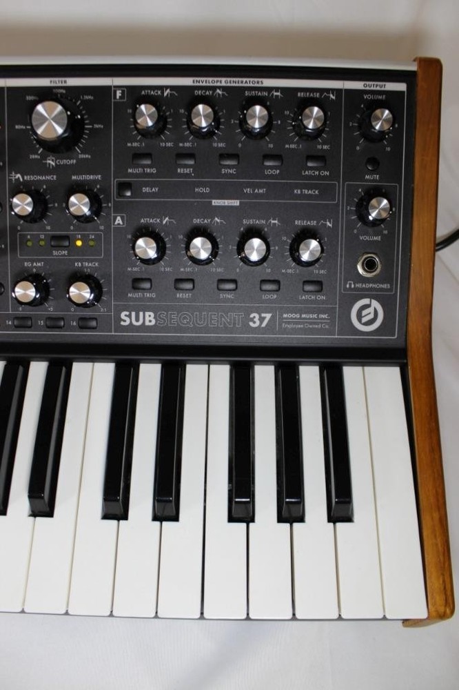 Moog Subsequent 37 (2-Note) Paraphonic Analog Synthesizer