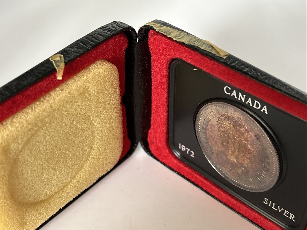 1972 Canada Silver Dollar 0.500 - Nice Toning in case
