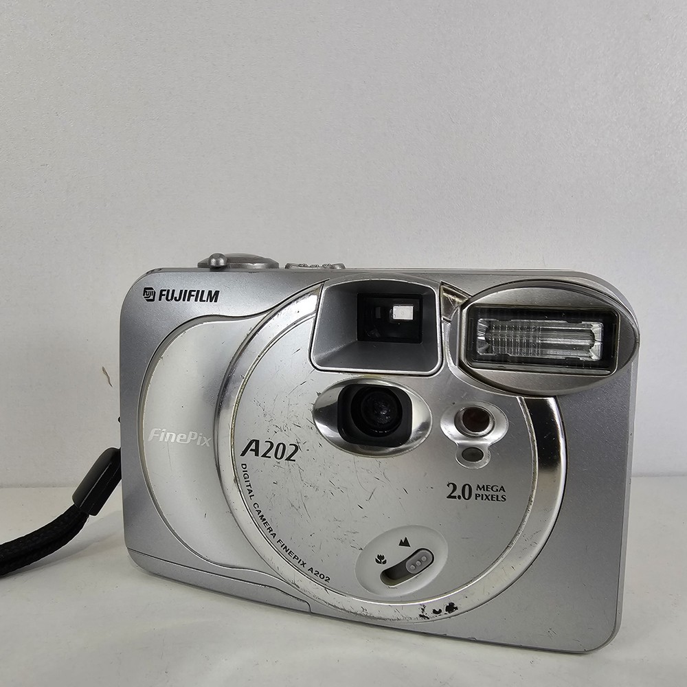Fujifilm FinePix A202 2.0MP Compact Digital Camera Silver Tested