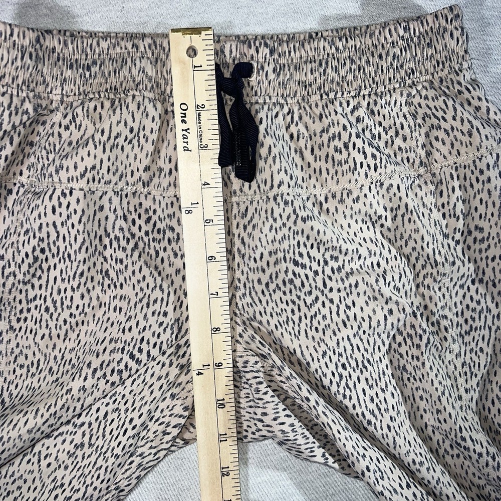 Lululemon Step Lively Crop Dottie Dash Grain Beige Size 4 Adjustable Leg
