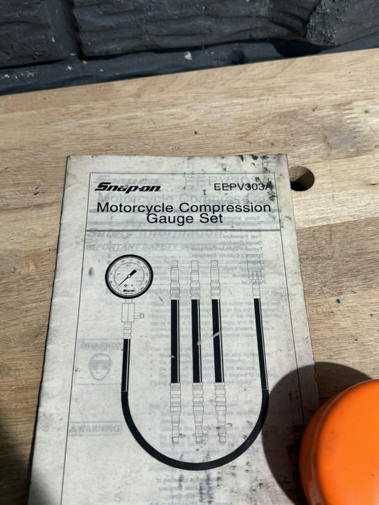 SNAP-ON EEPV303A MOTORCYCLE COMPRESSION TESTER - No Accessories