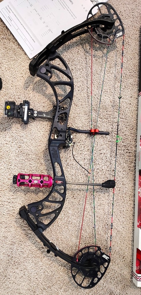 PSE DRIVE 3B COMPOUND BOW RIGHT HANDED WITH ACCESSORIES