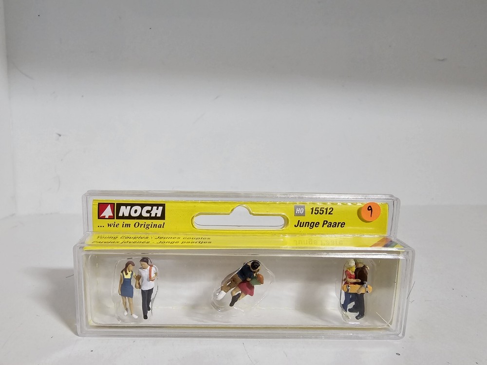 Noch Young Couples 15512 HO SCALE