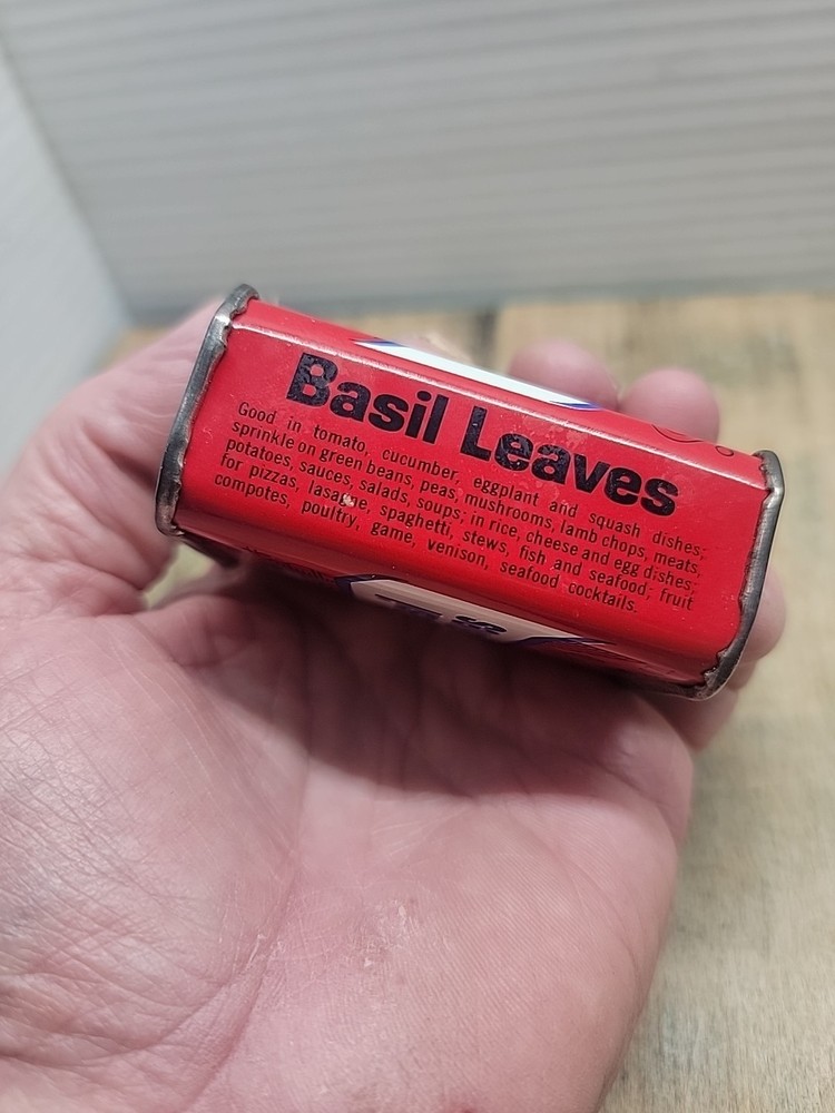 Kroger Basil LeavesSpice Tin / Can 1/2 Oz. Pre-Bar Code/ Empty /0426-agn1