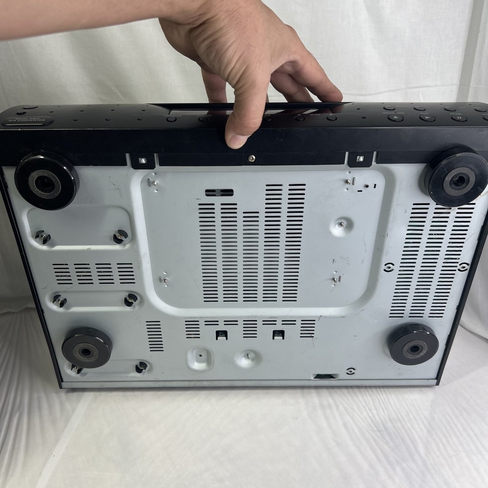 KLH DVD 221 DVD. CD. Player NO Remote control.