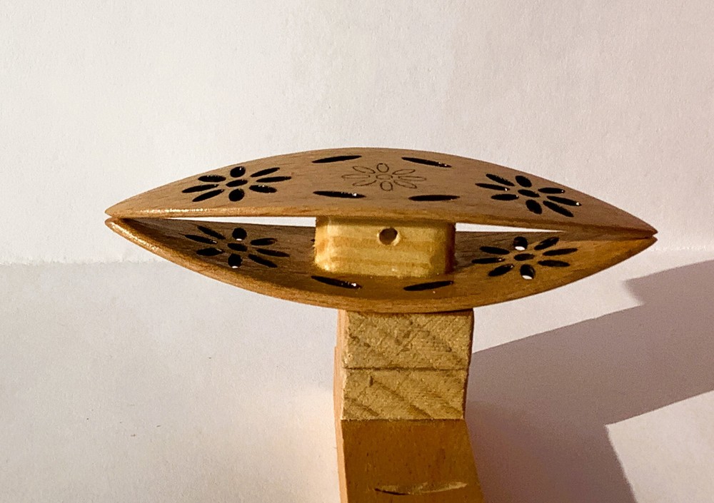 Tatting shuttle beech with cutouts 3 inch long