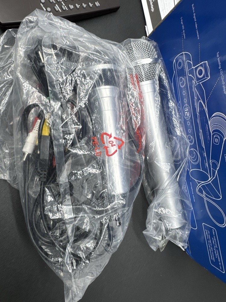 Memorex MKS8002 CD+G Karaoke System Camera 2 Mics Remote Complete