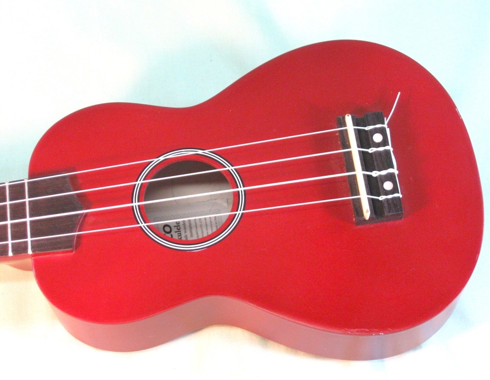 UKULELE iECO Beginner's Model 4-String w/ Case and Electronic Tuner
