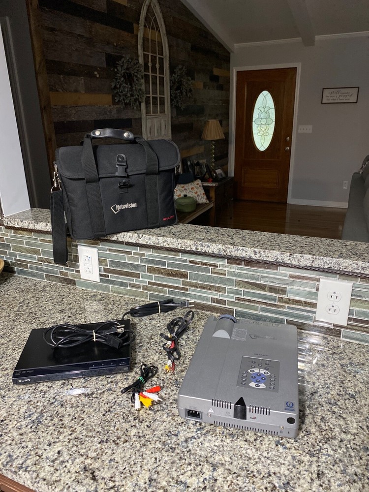 Sharp XG-NV7XU Projector Great Working Condition Notevision7 w/case & dvd player