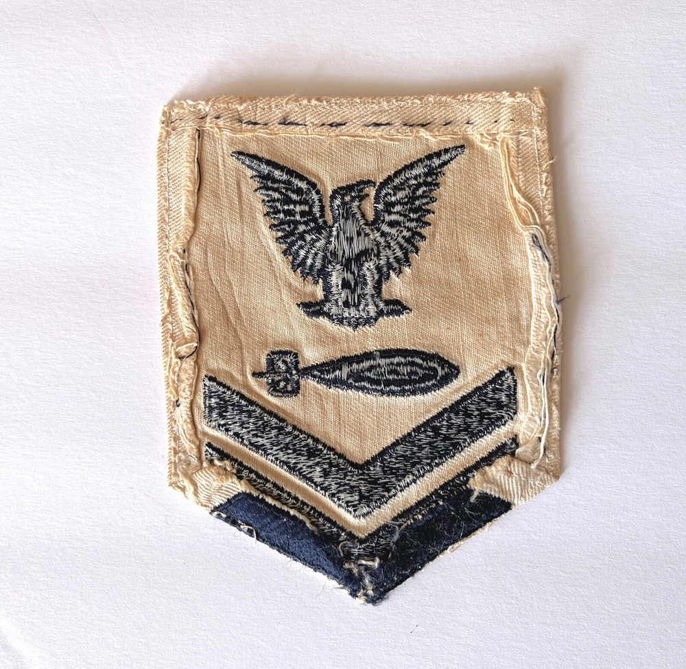 WWII 50's USN Navy Torpedomans Mate Left Face Eagle Uniform Bk/White Patch