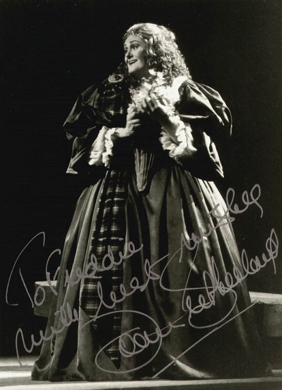 DAME JOAN SUTHERLAND - INSCRIBED PHOTOGRAPH SIGNED