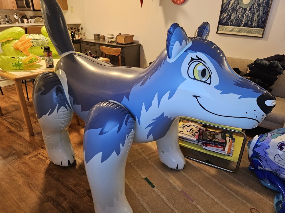 IW Inflatable World Wolf Shiny
