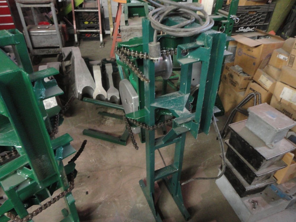 GREENLEE Tugger Cable Puller with Stand