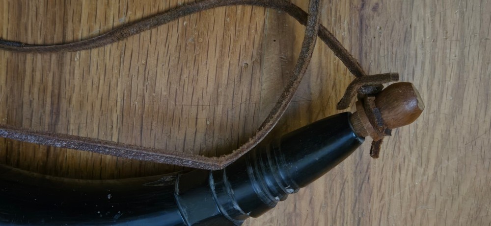 Muzzle Loader Powderhorn & BONUS Dancing with Wolves DVD