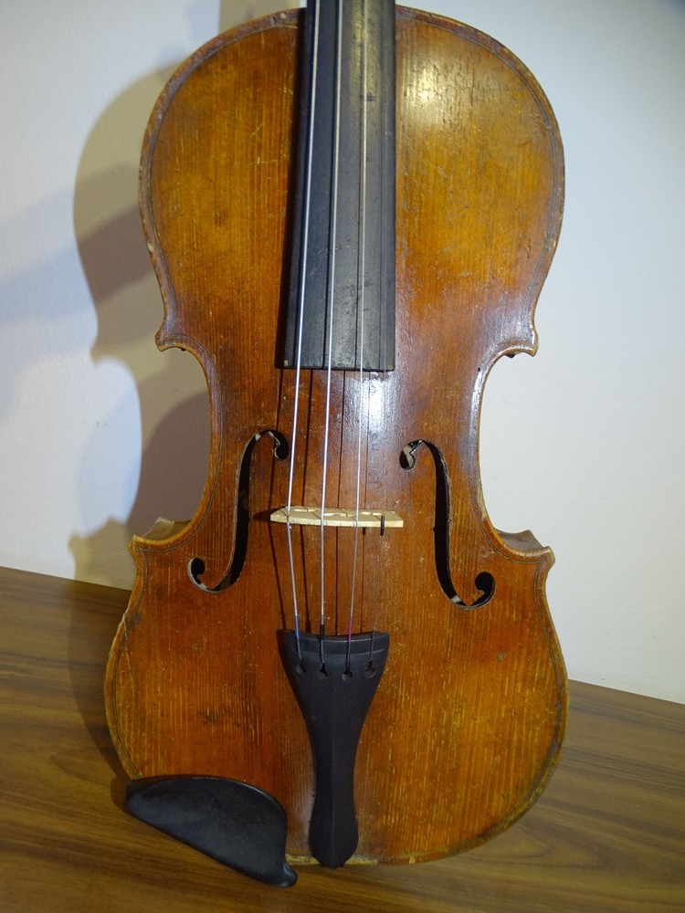 VERY OLD VIOLIN labelled JOHN SHAW (Nr. 221)