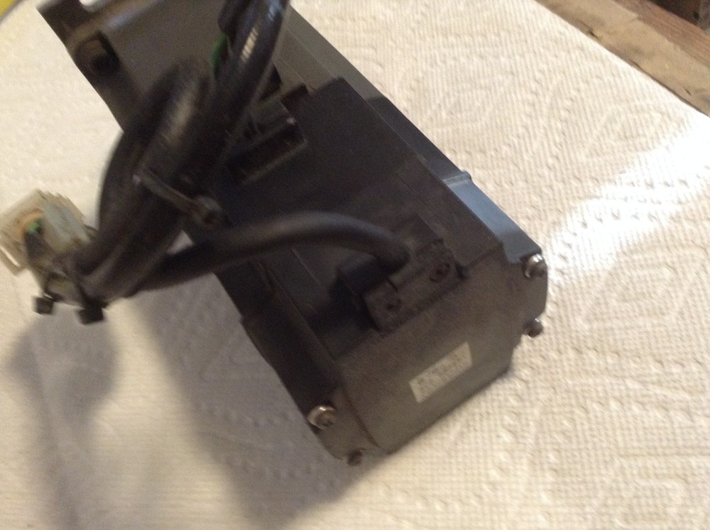 Mitsubishi HC-MF73B Motor