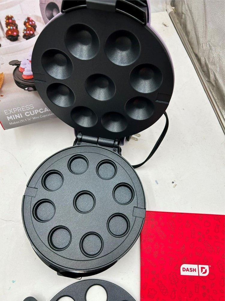 DASH--EXPRESS MINI CUPCAKE MAKER--DCM009GBLA04--NEVER USED