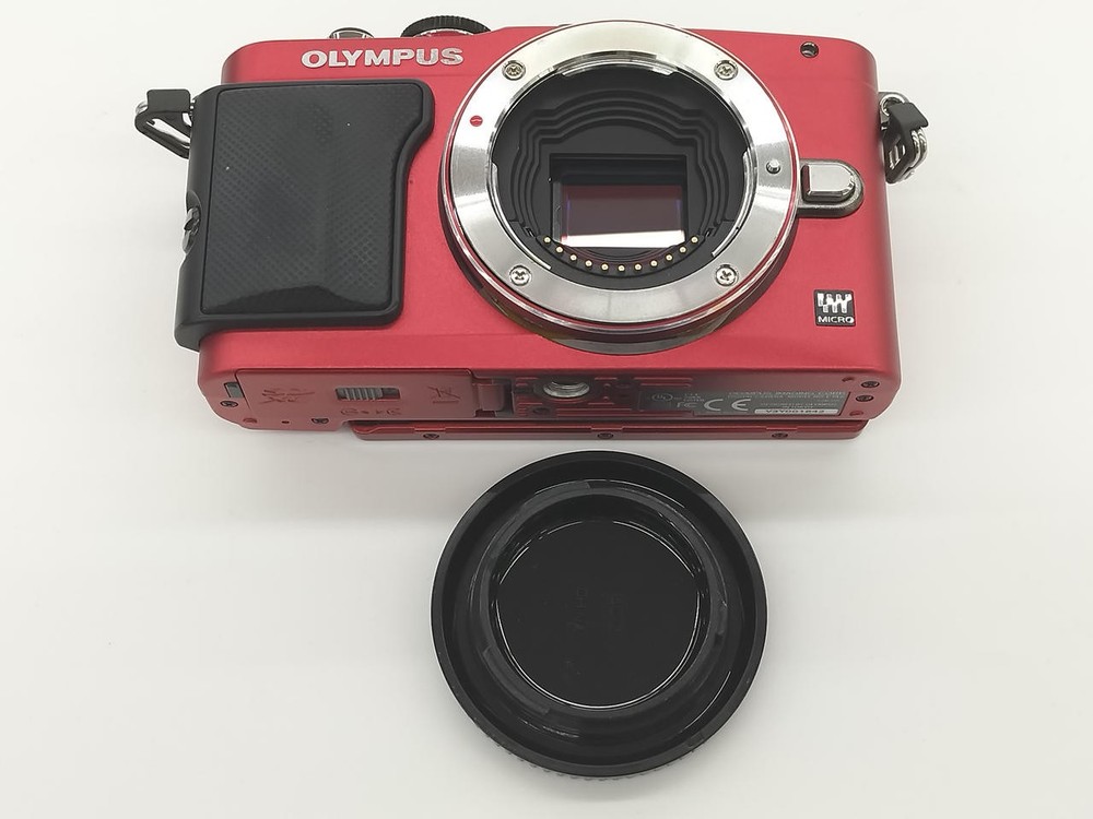 OLYMPUS E-PL6 Digital Mirrorless Camera