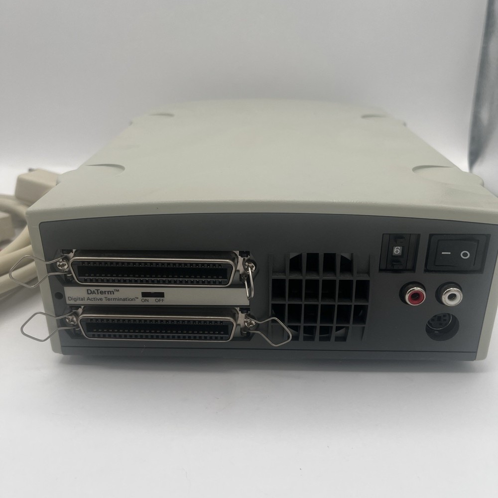 CD-R APS TECHNOLOGIES 106747 (4X Write) w/ Some Cables and Accessories.