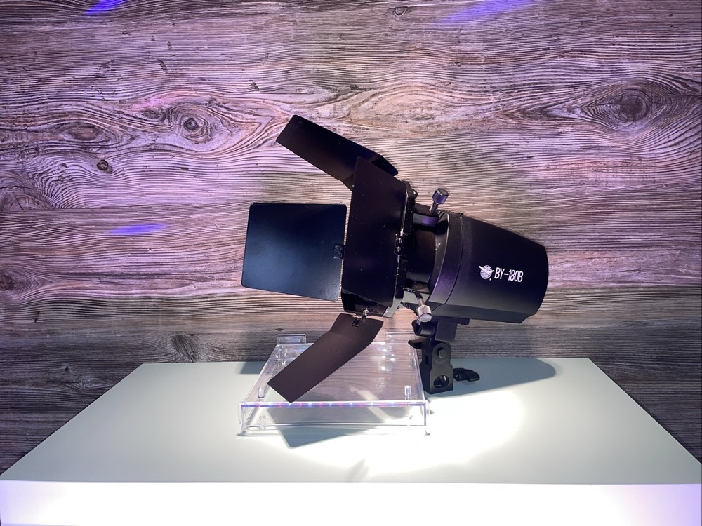 studio spotlight equipped with barn doors Great Find Get It Now Won’t Last!!!!!