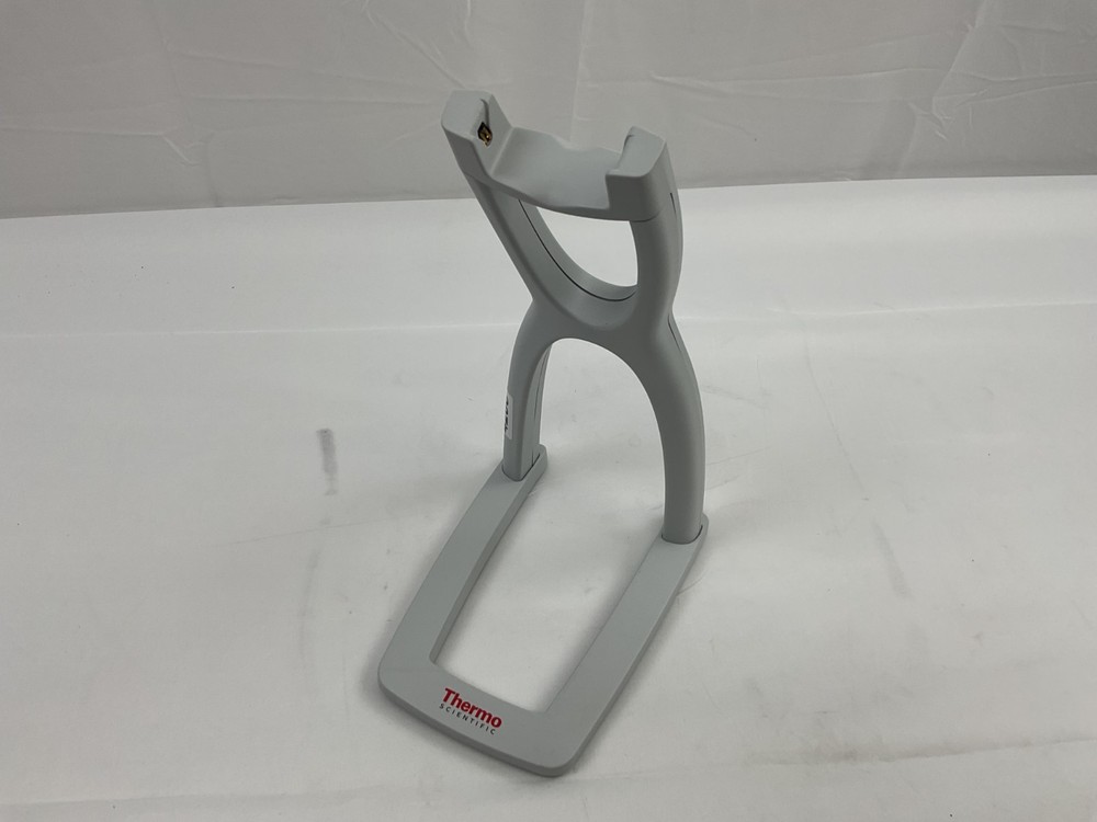 Thermo Scientific E1-ClipTip Electronic Pipette w/ Charging Stand Kit