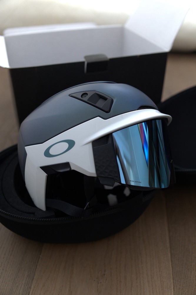 Oakley Mod 7 MIPS Medium Snow Helmet Pacific Colorway