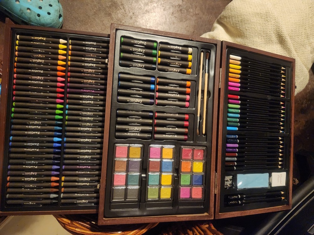 ZagGit Deluxe 143 Pieces With Case