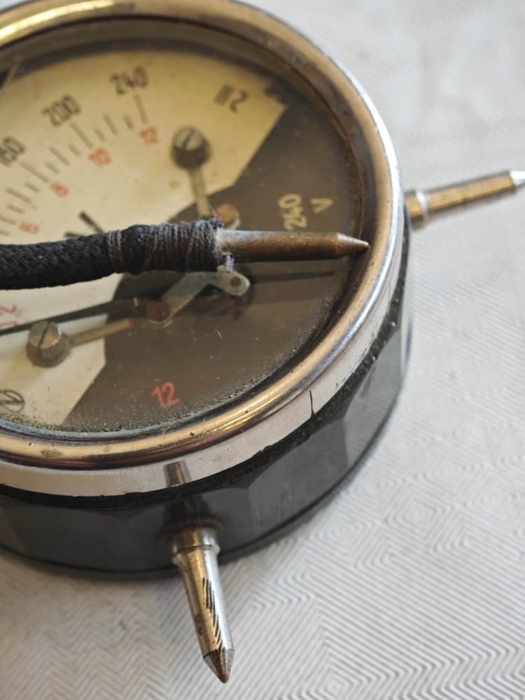 ORIGINAL WWII German Bakelite Battery Tester Voltmeter