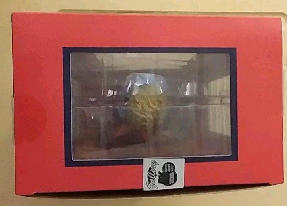 Captain Marvel Shield Edition Marvel Gallery SDCC Previews PX Exclusive Box Open