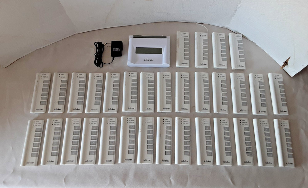 i-Clicker TMX14 Instructor Base Station USB with 32 Response Remotes - UNTESTED