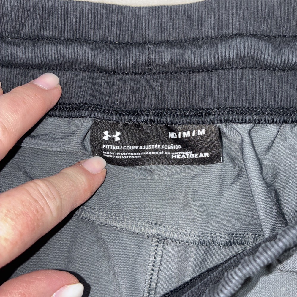 Under Armor Fitted Headgear Gray Shorts Size Med