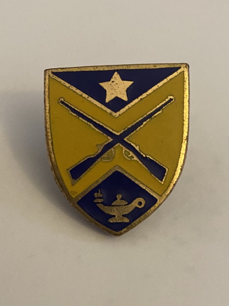 Army Shield Crest Lapel Pin P181