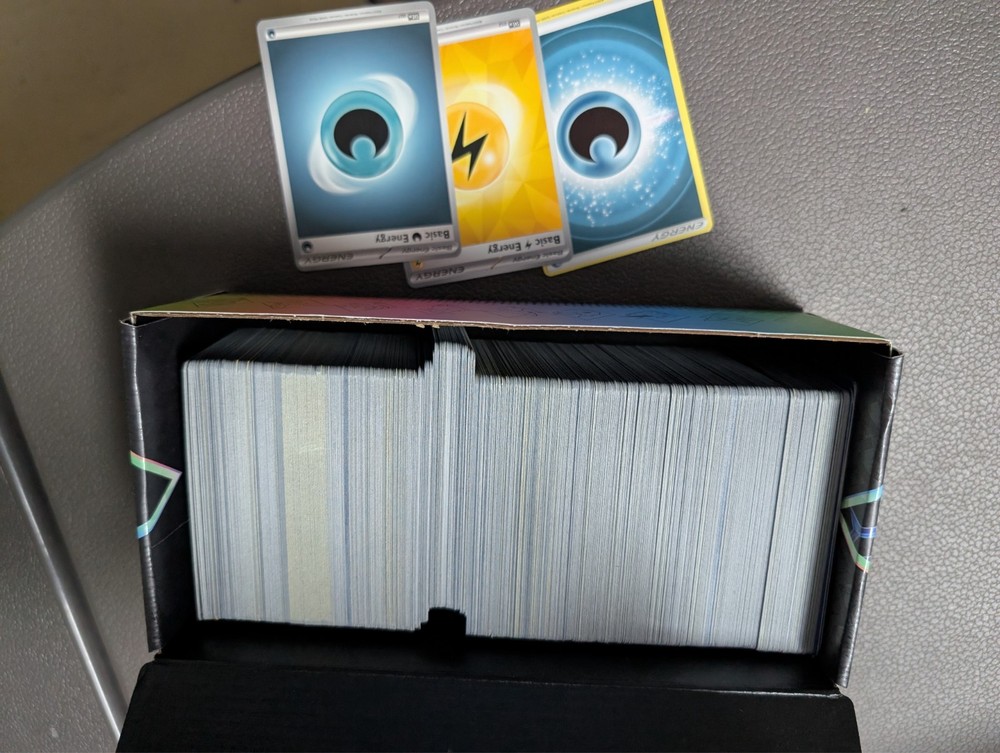 Pokemon TCG assorted Energy cards ~1000 count