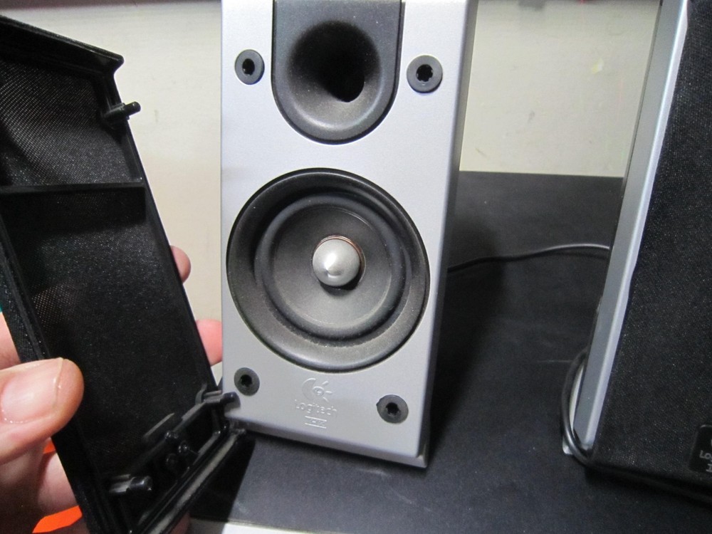 Logitech Z-2300 2.1 THX PC Speaker System Missing Wired Control Pod Remote