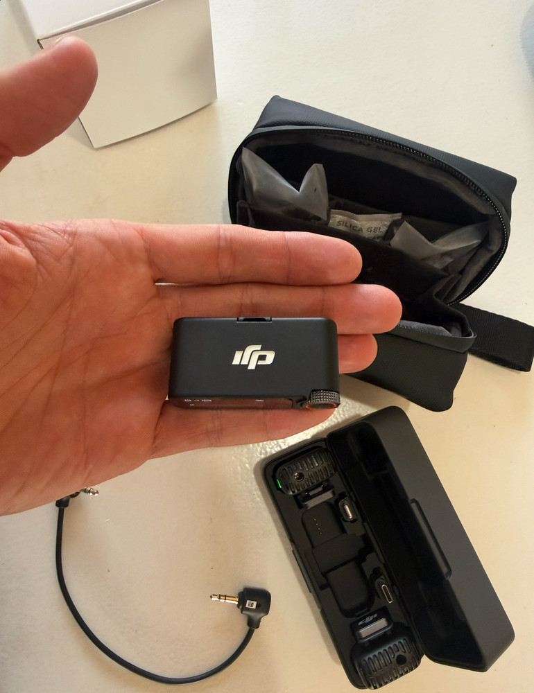 DJI Mic 2 Combo (2x Shadow Black Transmitter, 1x Receiver & Charging Case)