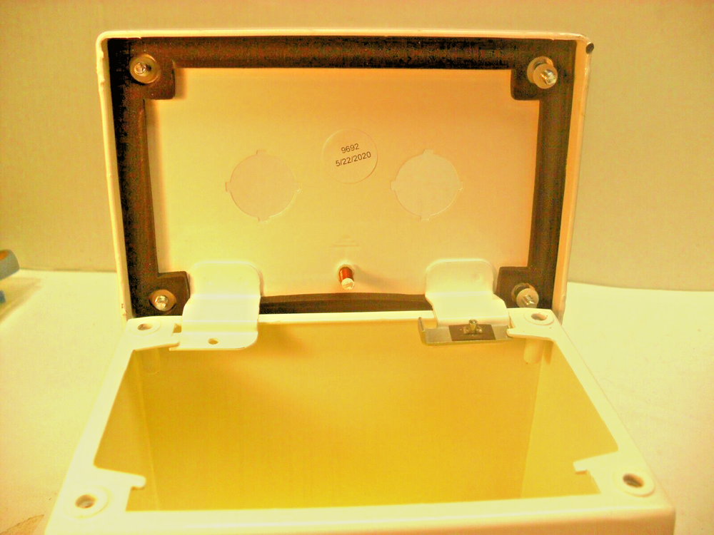 nVent E2PBXM - Extra-Deep Pushbutton Enclosure Type 12, 2PBx22.5mm White /spl