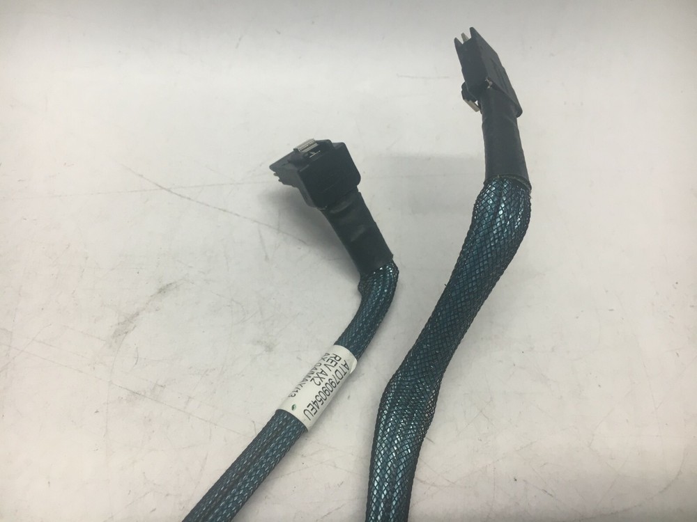 Amphenol Mini SAS RAID Cable ATD7909054EU REV AX2