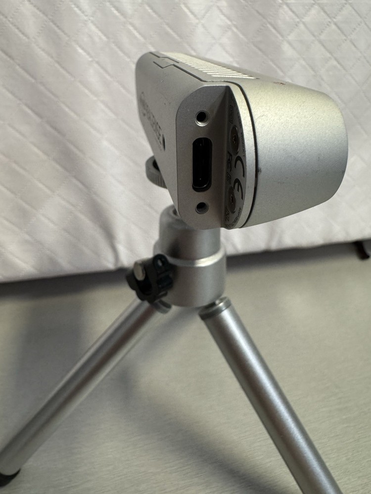 Intel D435 3D Depth Camera Structured Light USB Interface with Tripod No Cable