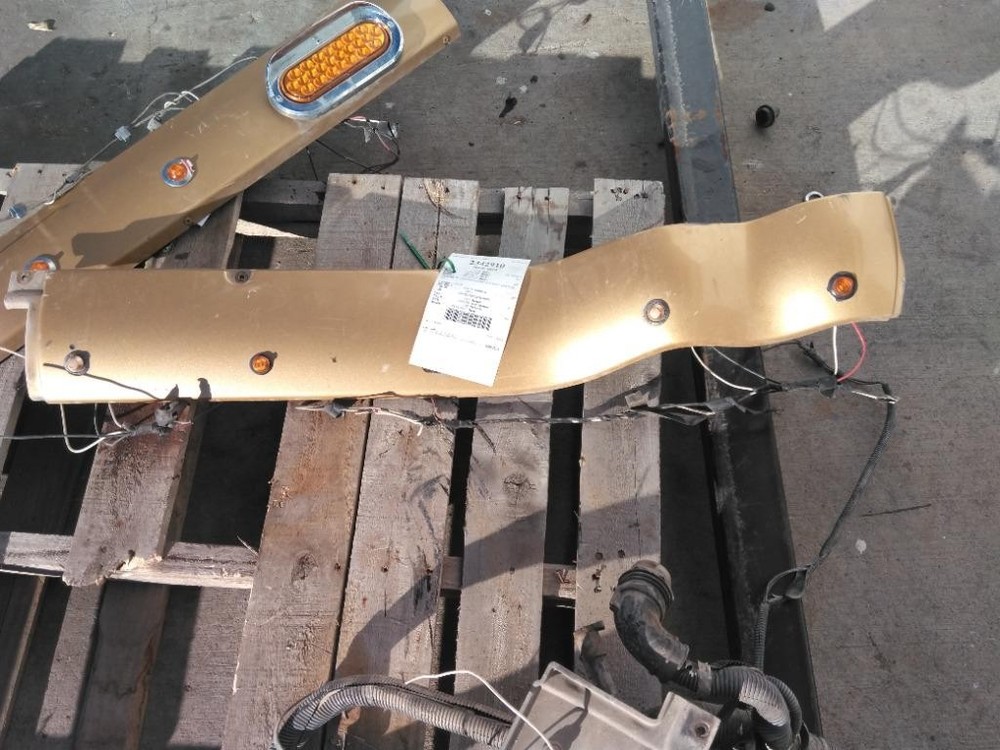 For 2003 PETERBILT 387 EXTERIOR TRIM Left ,  CO