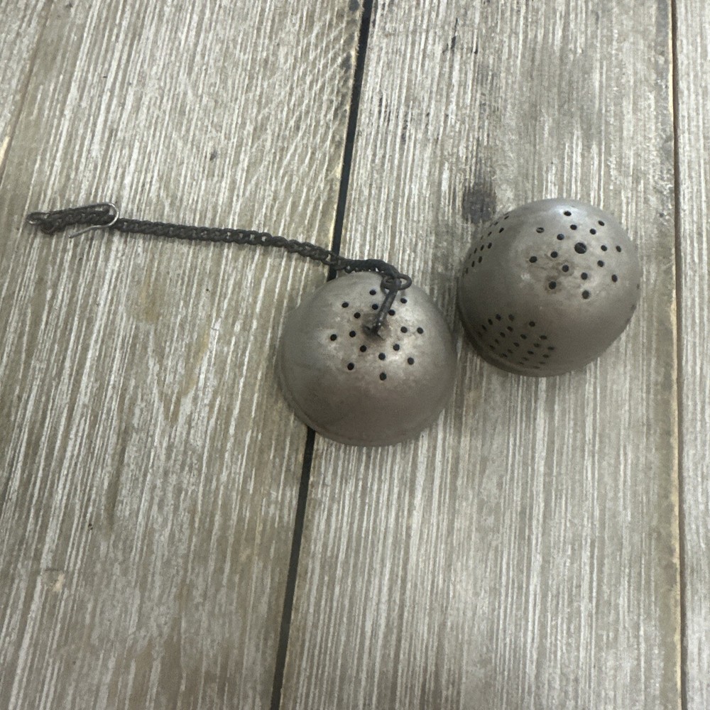 Metal Tea Steaper W/ Chain And Cup Rim Hook